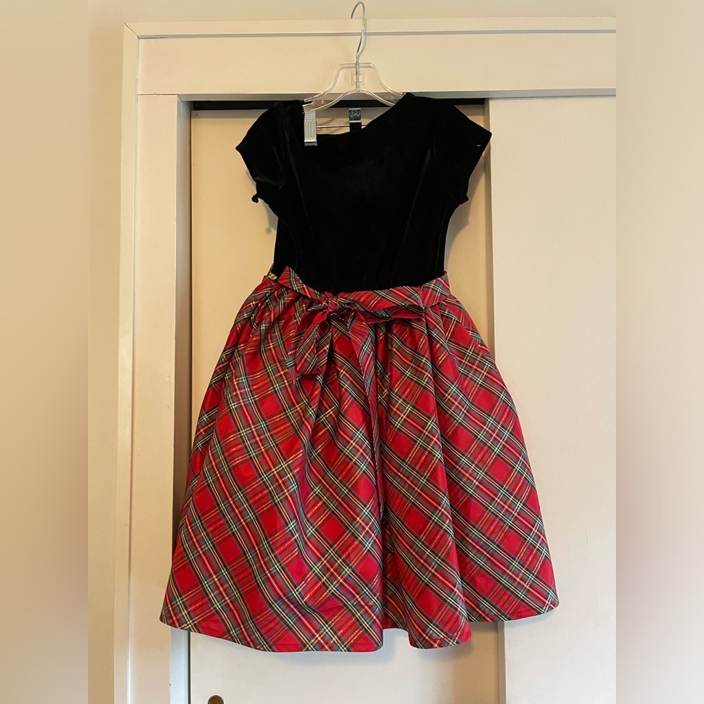 Beautiful Girls Dress - Picture 2 of 6